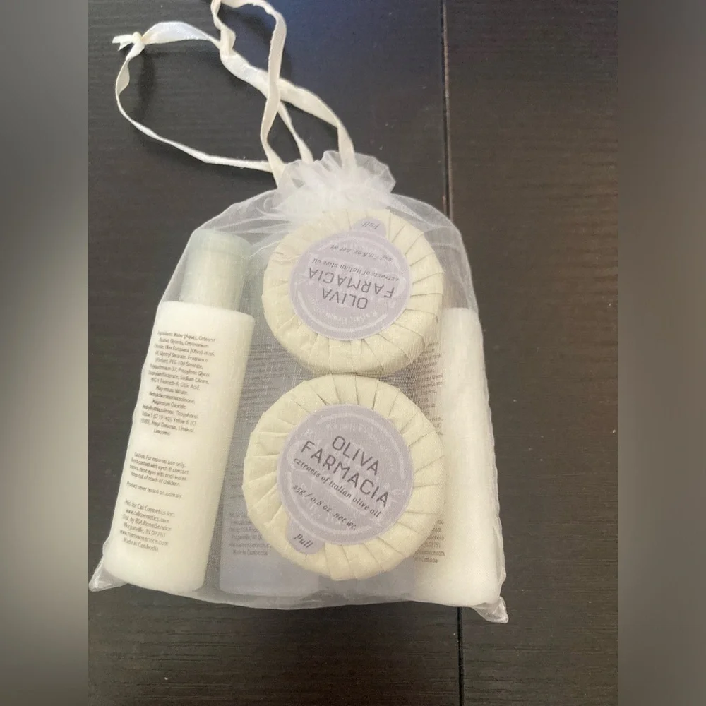 4/$25 Olivia Farmacia Travel set. 6 piece set. Made with extracts of italian oil